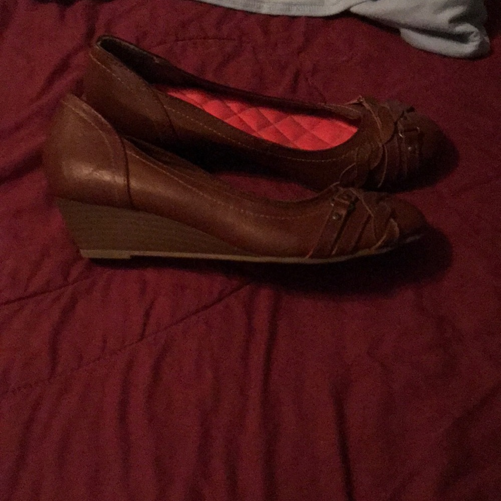 Dress shoes